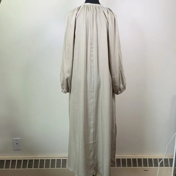 H&M Womens Size Xsmall Calf  Length Oversize Beige Midi Dress - Picture 3 of 16
